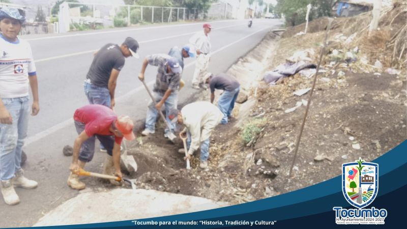Se destapan cuentas pluviales en la carretera Los Reyes – Jacona, a la altura de “Los Cuartos”
