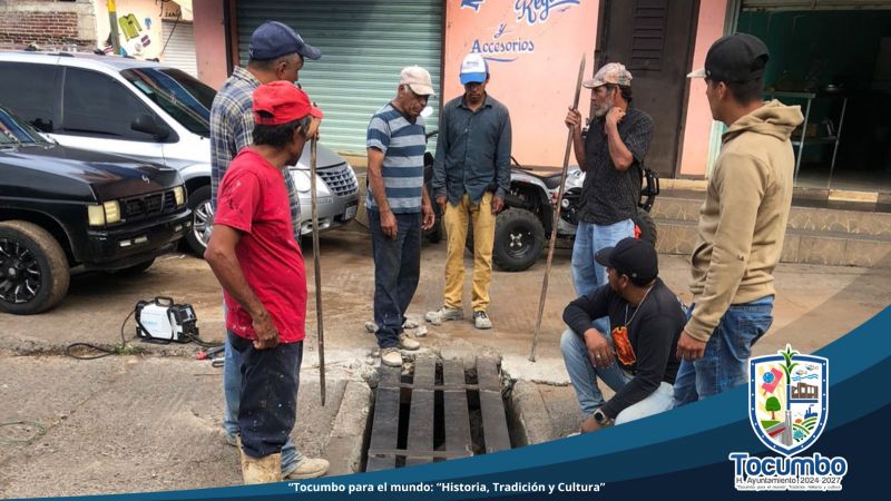 Reparan rejilla en cruce de la calle Morelia con viga reforzada para mayor seguridad vial